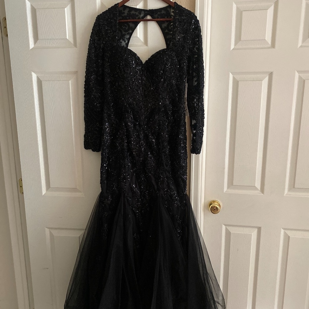 Madeline Gardner New York, Beautiful Dress!!!
Brand New!!